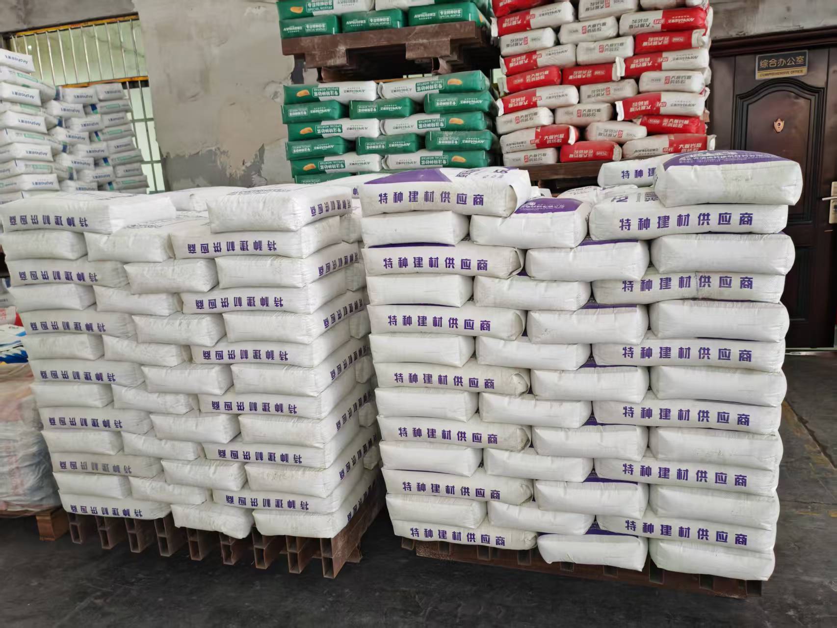 万载拱顶带模注浆料