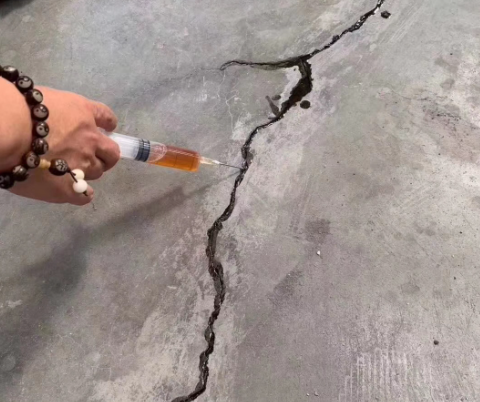 万载混凝土裂缝修补技术详解​