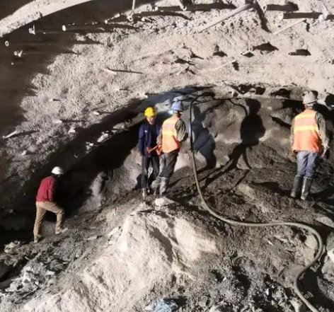 万载拱顶带模注浆料的施工流程及注意事项